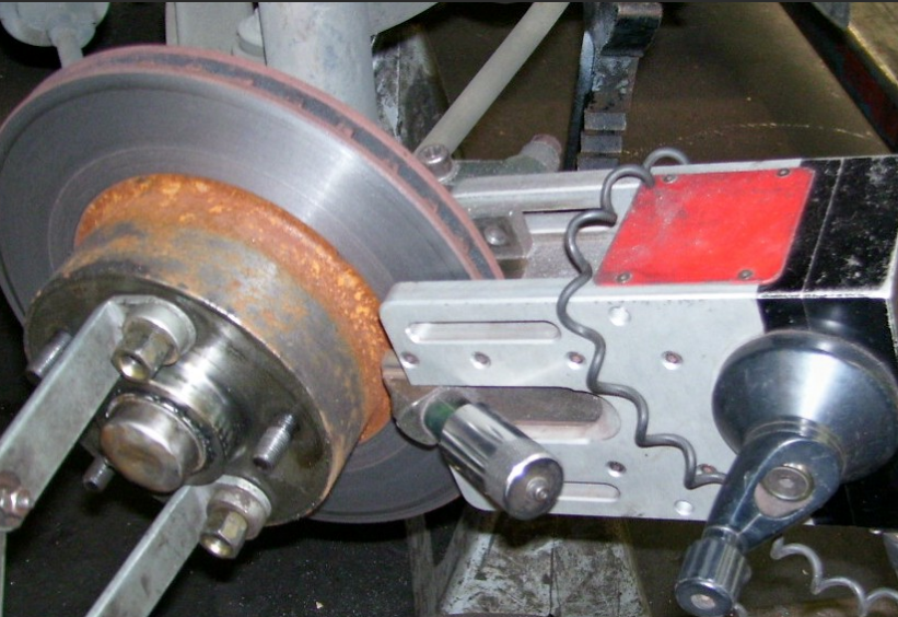 制動(dòng)盤修復(fù)機(jī)—?jiǎng)x車盤修復(fù)機(jī)維護(hù)過程圖 制動(dòng)盤修復(fù)機(jī)—?jiǎng)x車盤修復(fù)機(jī)維護(hù)過程圖